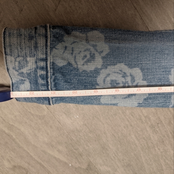 Levis Denim Jacket with Rose/Floral Print - Size XS - Picture 7 of 7